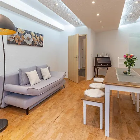 아파트 Katrin's Place - Woellstadt Mit Terrasse Oder Balkonen Wollstadt